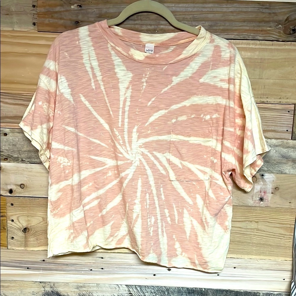 Love Vintage size M/L Tie-Dye Pink and Cream Short Sleeve Crop Top with Pocket
